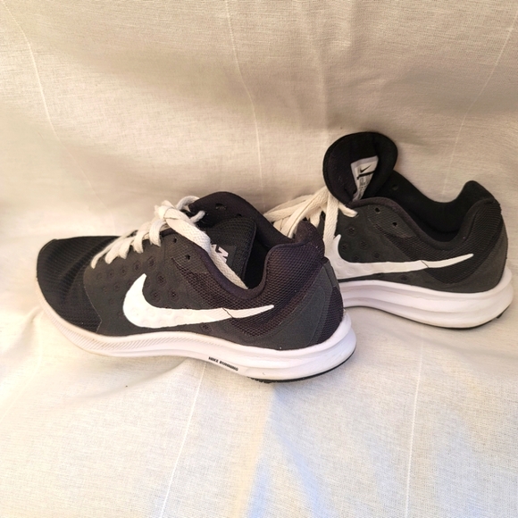Nike Shoes - NIKE  RUNNING / FLAWLESS